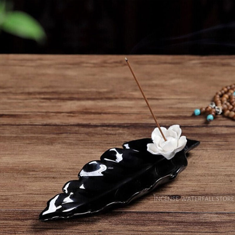 Leaf incense holder